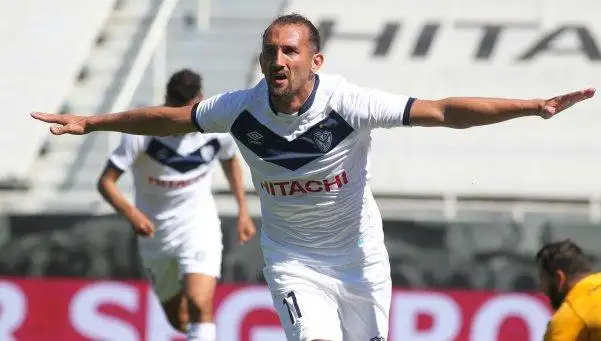 ¿Abandonó el Barcos? El delantero no se presentó y en Vélez arden