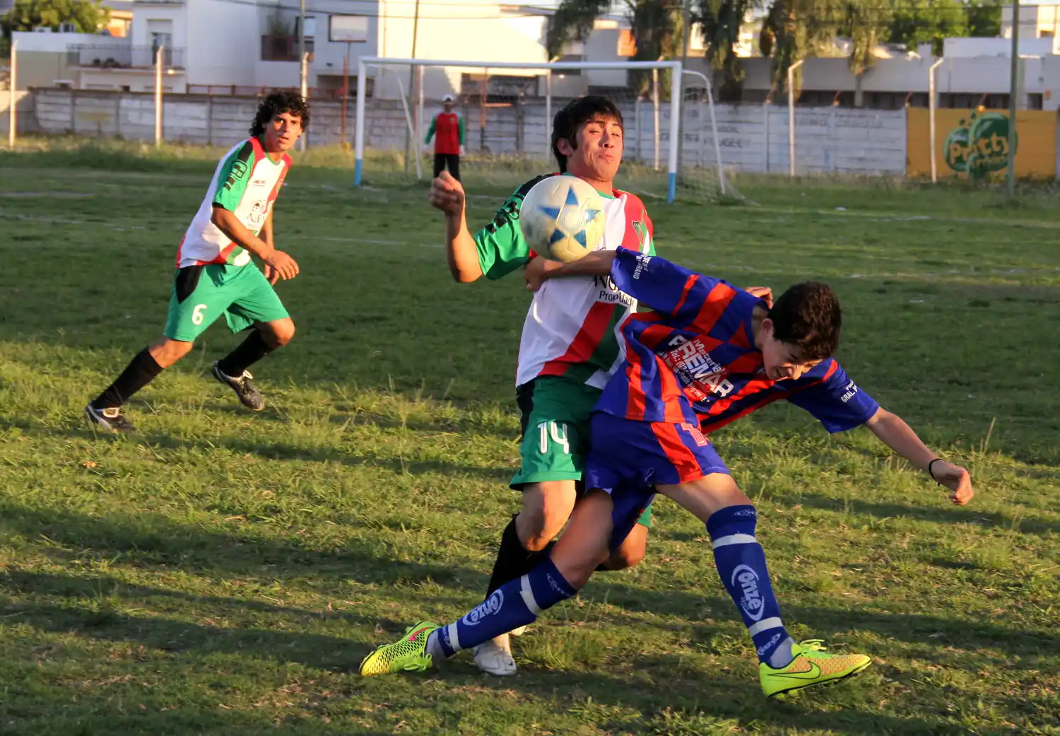 De atropellada, Juvenil del Norte arañó el empate sobre la hora