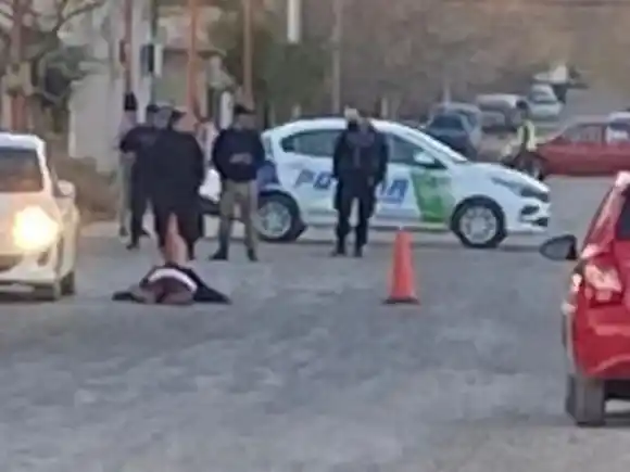 Horror en Río Negro: asesinaron a un hombre de un disparo en la cabeza en la puerta de una escuela primaria