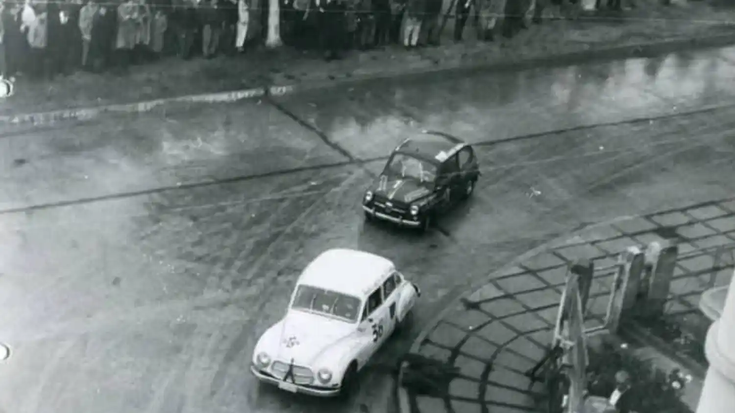 Las carreras del Turismo "Anexo J" cobraron notoriedad en la década del 60. Luego se convertiría en el Turismo Nacional. (Foto muro de Facebook: “Turismo Carretera y Anexo J Retro”)