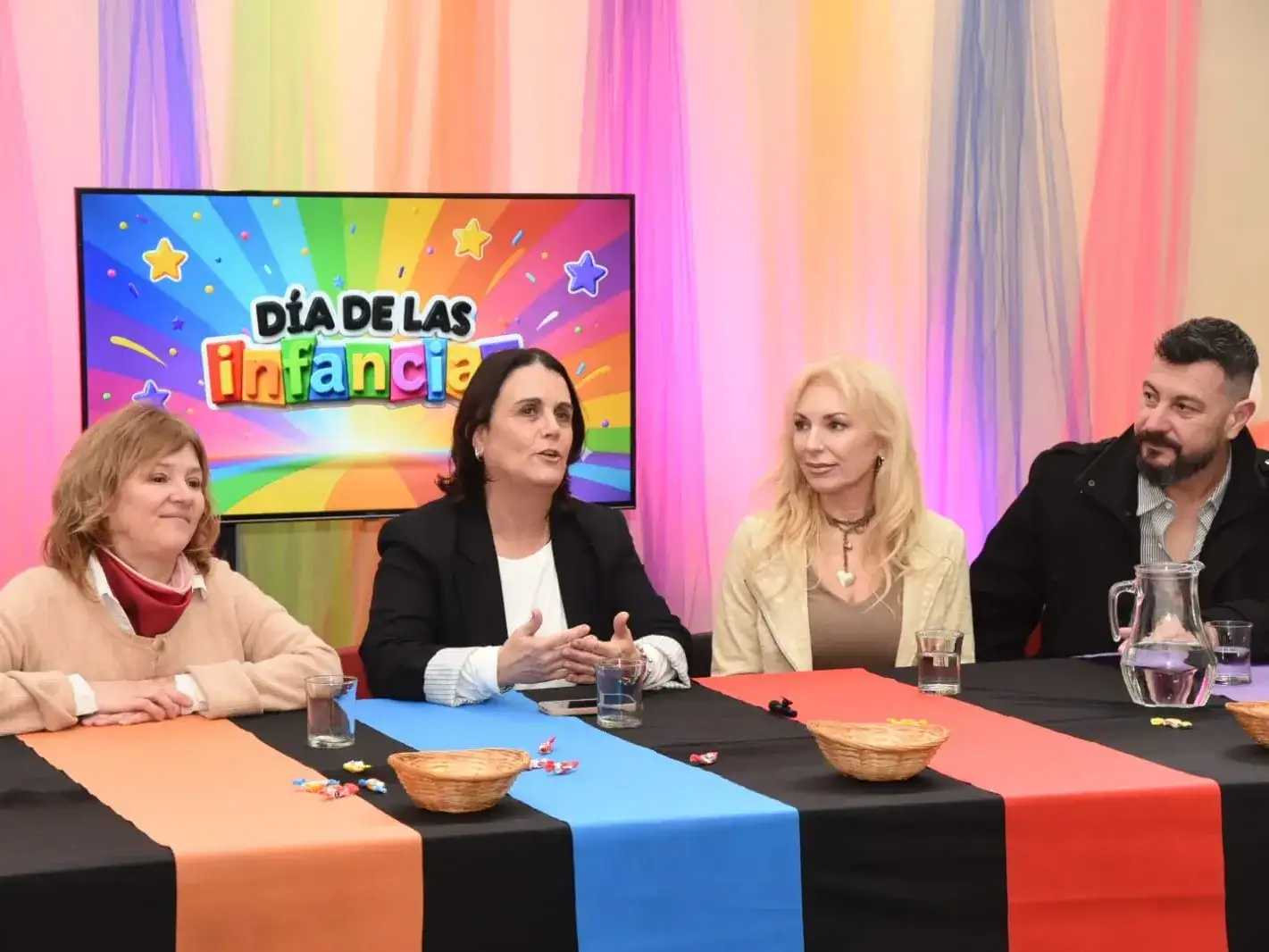 La presentación se realizó en el foyer del Teatro del Fuerte y estuvo encabezada por representantes del ejecutivo junto con Cecilia Corán y el Mago Ariel, quienes nuevamente tendrán a su cargo la animación y conducción del festejo.