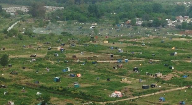 Intentan avanzar en el desalojo de la toma de tierras en Merlo