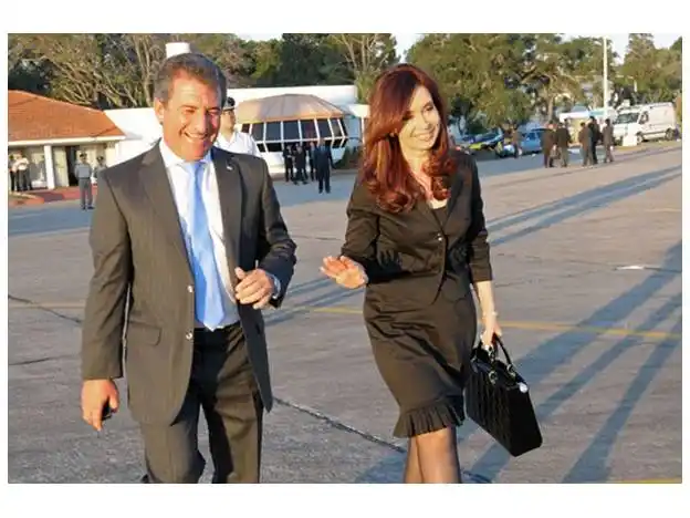 Urribarri viajó con la Presidenta a la Cumbre de la Celac en Cuba