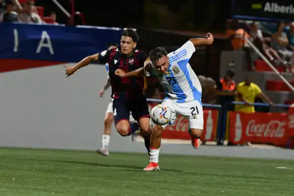 Woiski fue titular en la victoria de la Sub-20 frente al Levante