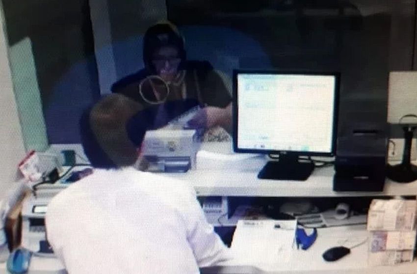 Gran estafa: se disfrazó de la mujer que cuidaba y retiró un préstamo de 200 mil pesos