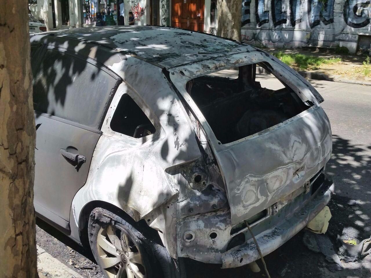 Nuevo ataque de quemacoches en La Plata