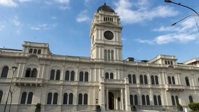 Justicia ordena publicar lista de funcionarios vacunados