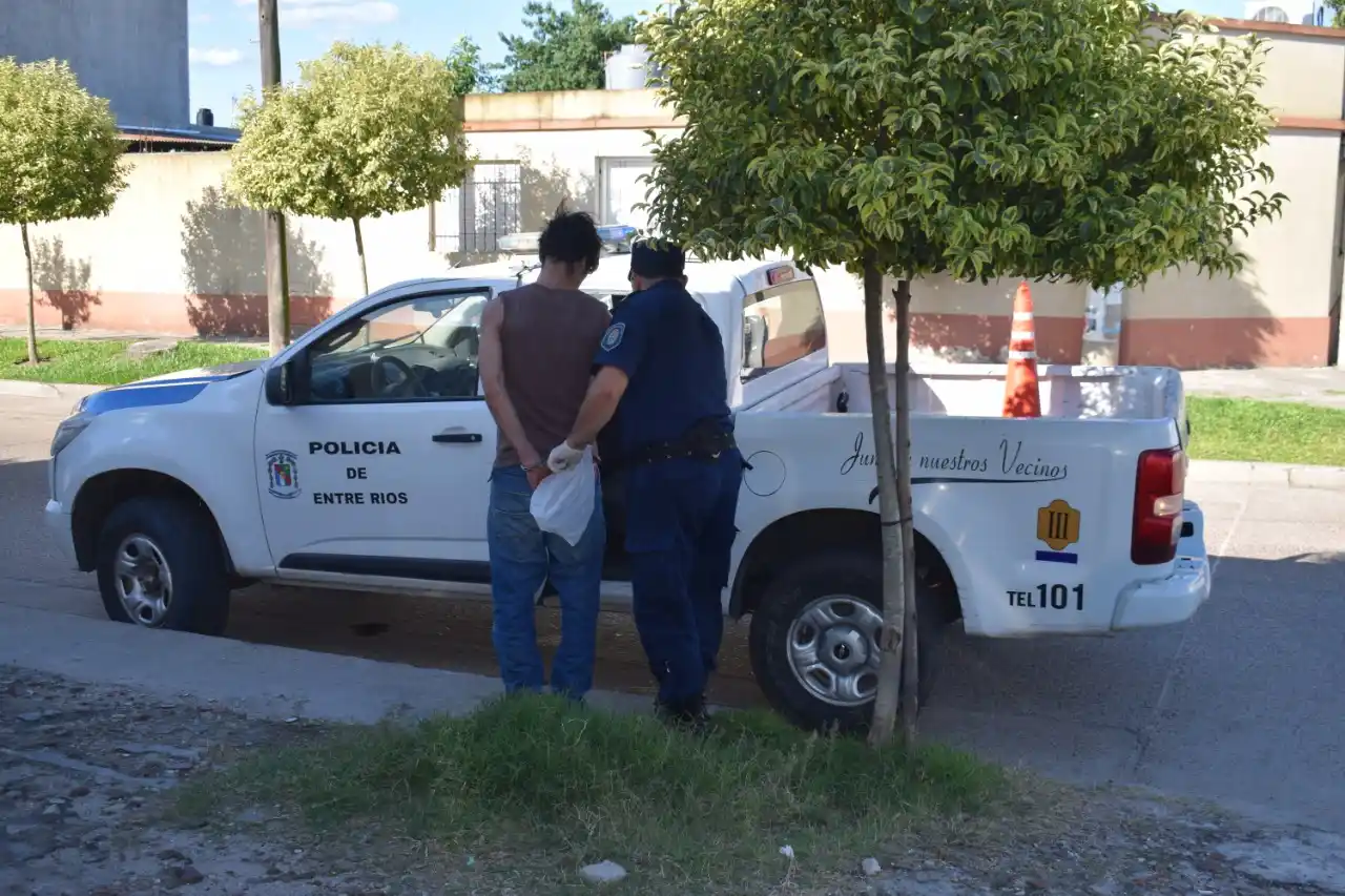 Quiso robar un sanitario, pero terminó cortándose en una mano