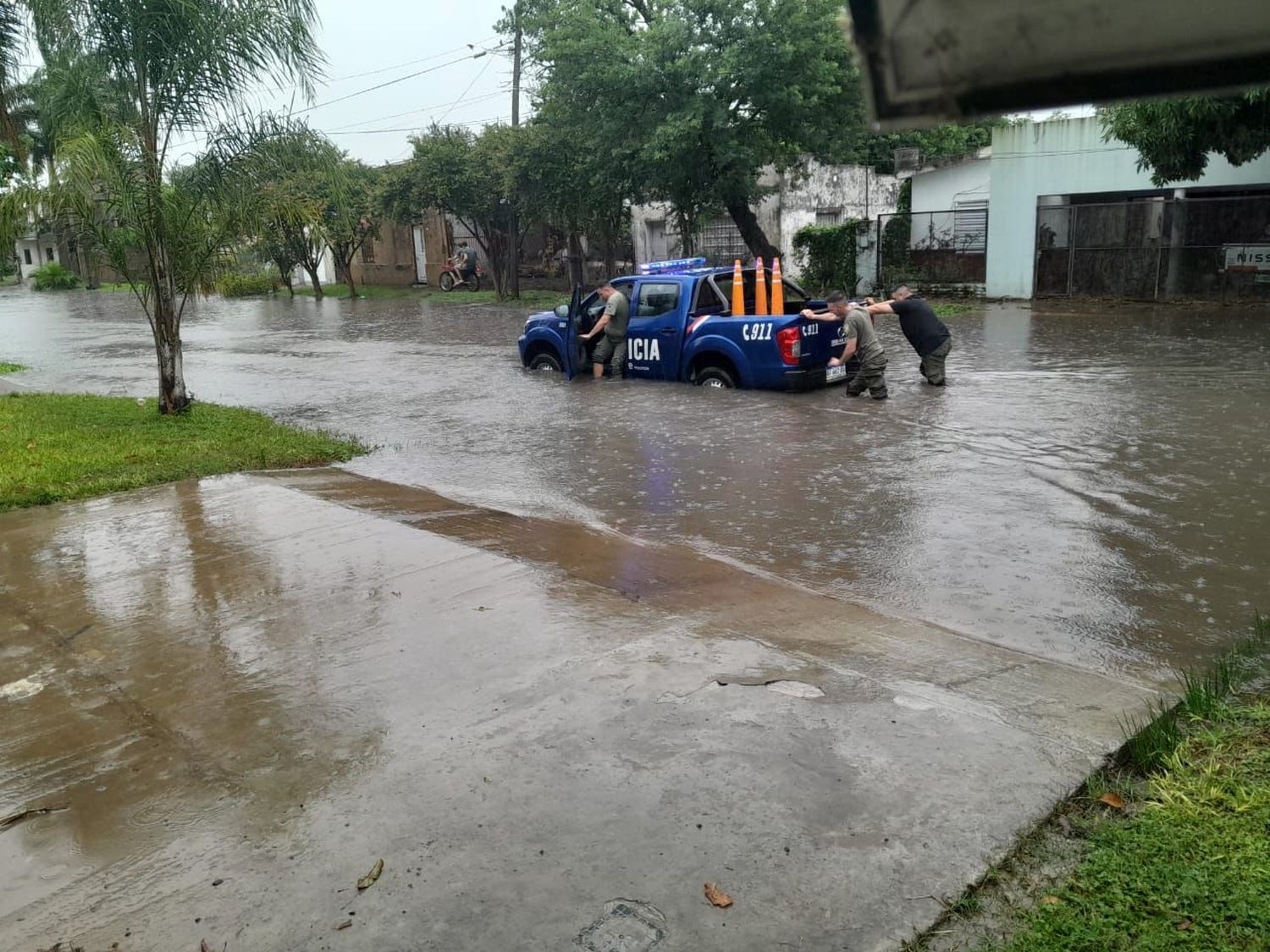 Anegamientos de viviendas y evacuados tras 250 mm caídos en Villa Ocampo