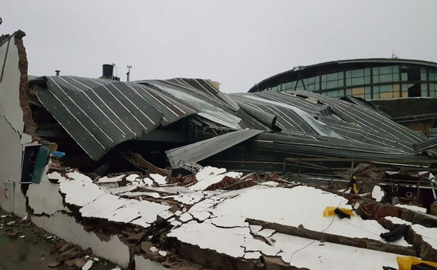 Un fuerte temporal dejó a la ciudad de Bahía Blanca heridos y muertos