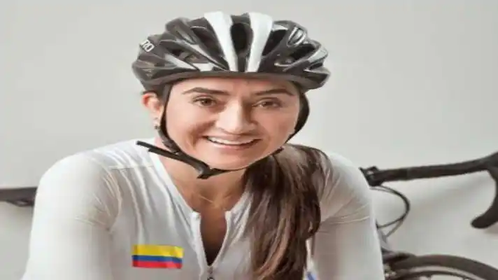 Pedaleando por Colombia anda una mujer incansable