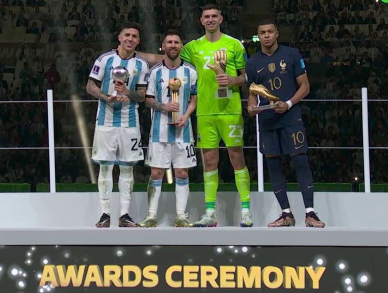 Messi, Dibu Martínez y Enzo Fernández fueron premiados por la FIFA