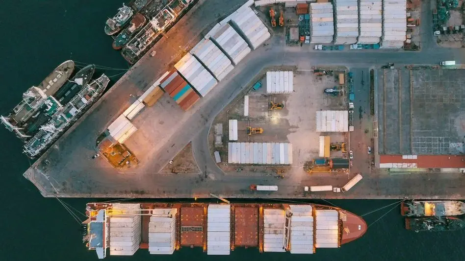 Por la guerra entre Rusia y Ucrania, hay contenedores varados en el Puerto