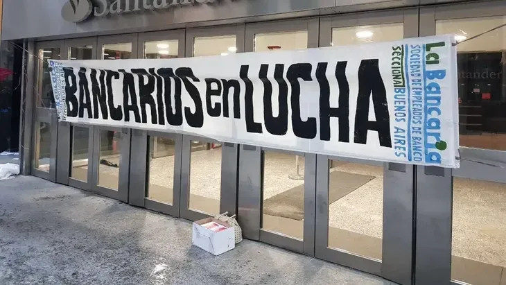 Paro bancario: sin bancos pero con dinero en los cajeros