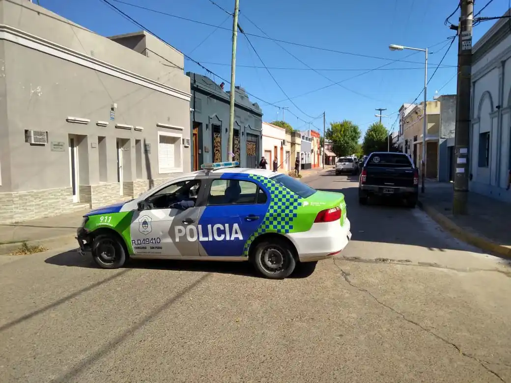 Violento asalto en una vivienda a metros de Fiscalía: dejaron encerrada a una mujer y la rescataron vecinos