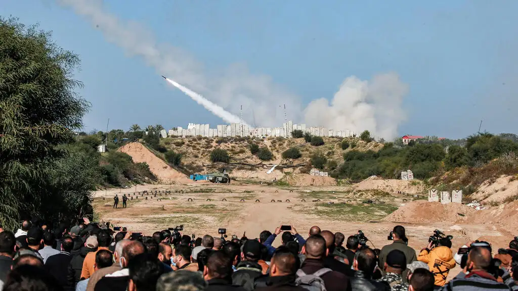 Milicias palestinas disparan cohetes desde Gaza como mensaje a Israel (VIDEOS)