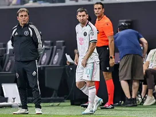 Messi ingresó desde el banco.