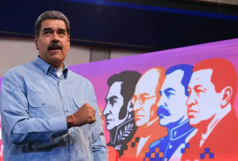 MADURO de acuerdo con vincular trabajo de la AN con los circuitos comunales