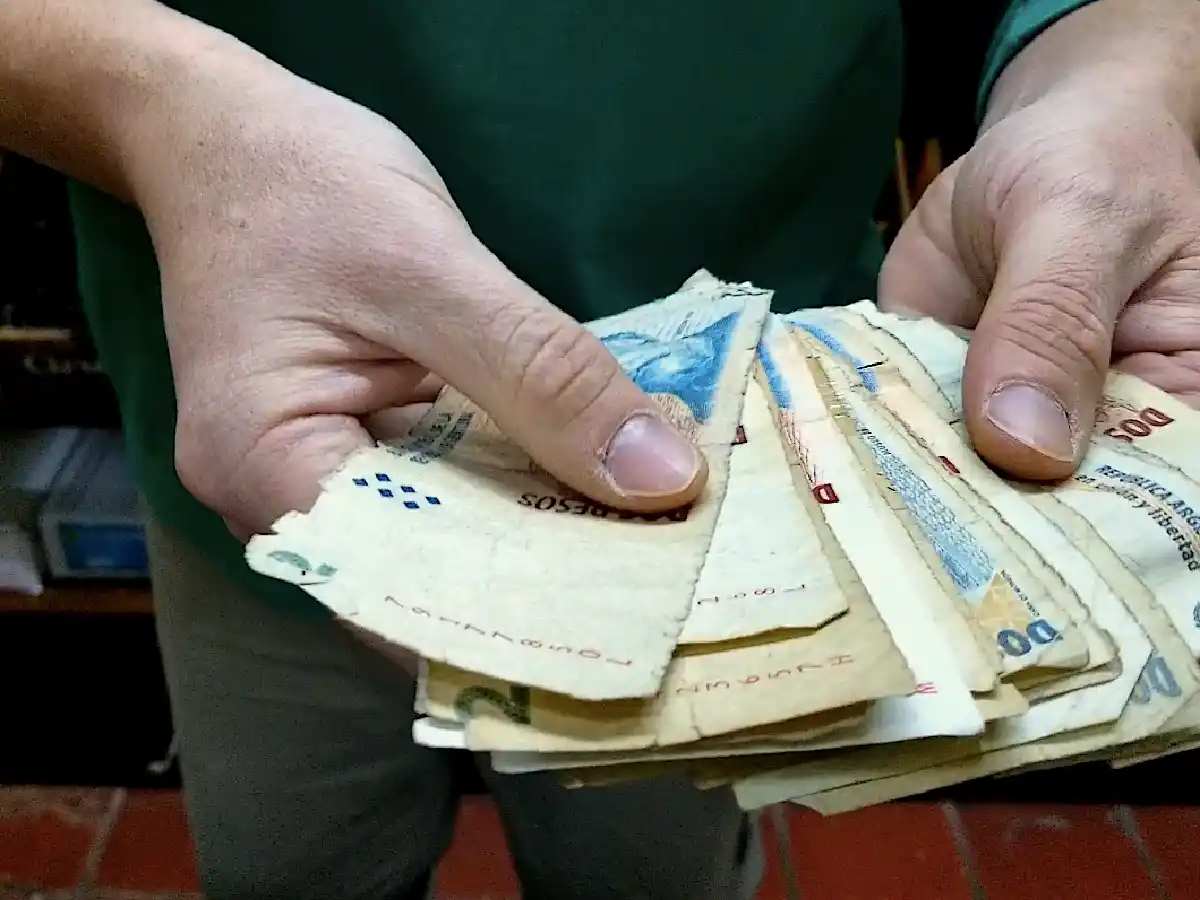 Tras 26 años de vigencia, dejan de circular billetes de $ 2