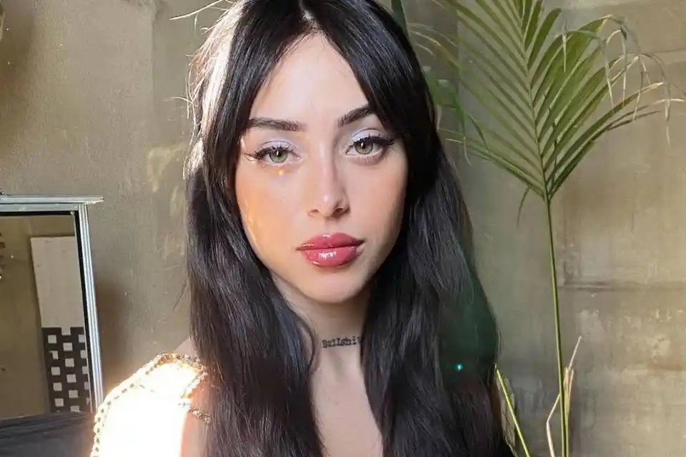 Nicole representa con este tercer disco "los aprendizajes en el camino del amor propio y la dependencia emocional"