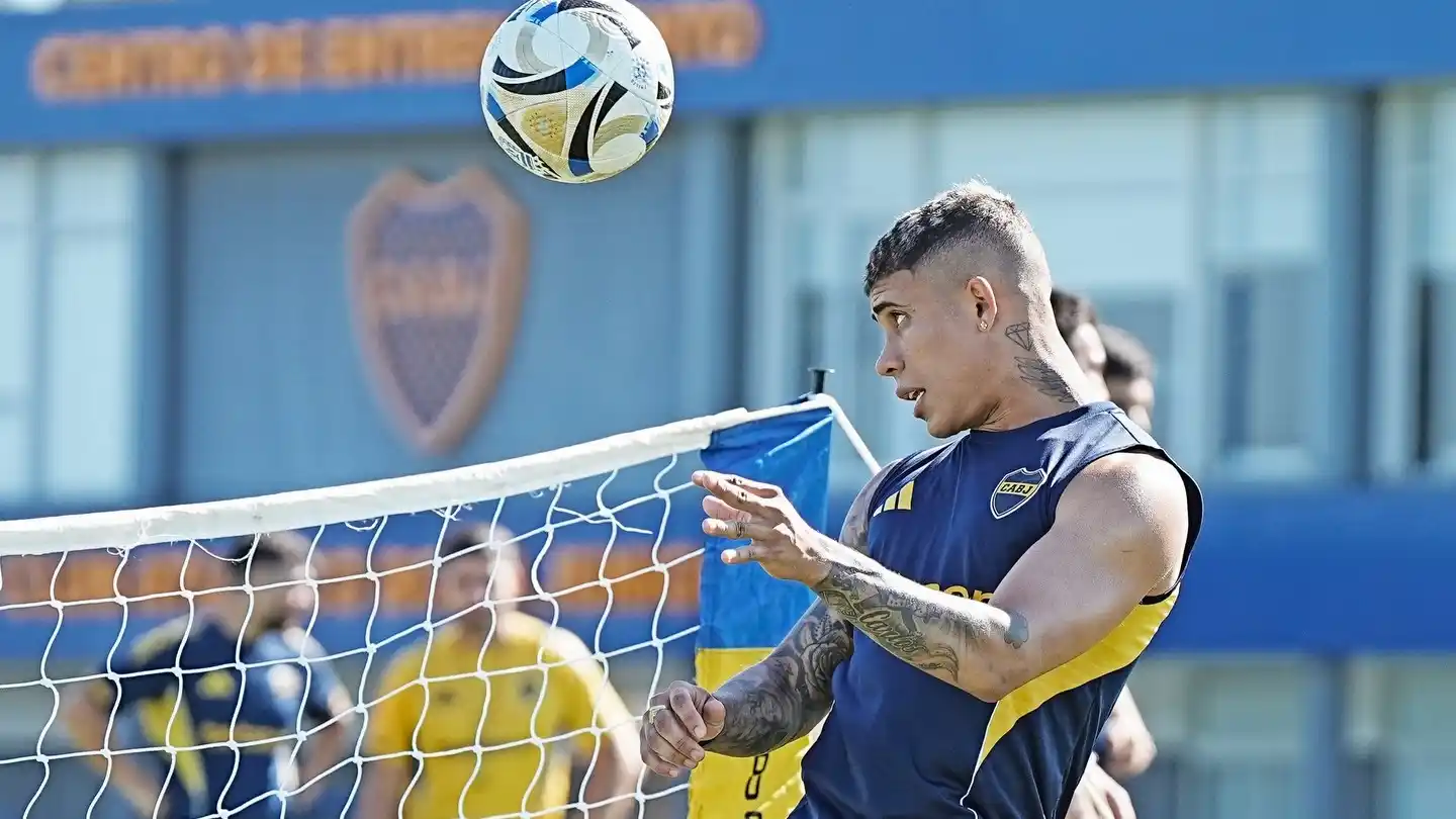 Costa busca solidez para la zaga de Boca.