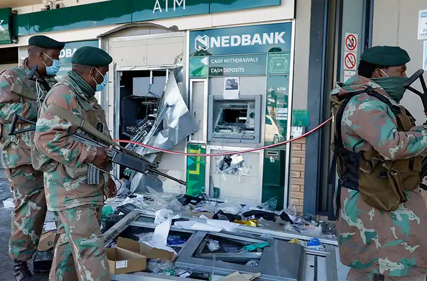 Ya son 45 los muertos en Sudáfrica en ola de protestas por encarcelamiento de Zuma