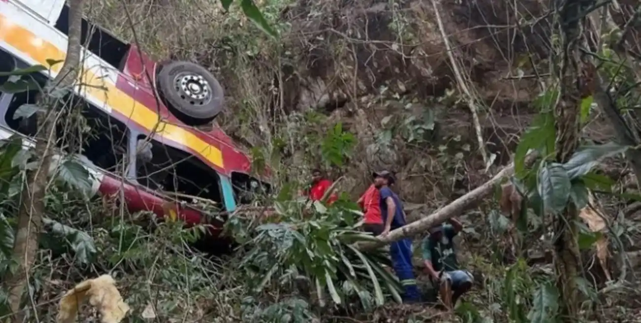 El autobús se salió de la carretera en una zona de difícil acceso, en una zona montañosa llamada Serra da Barriga.
