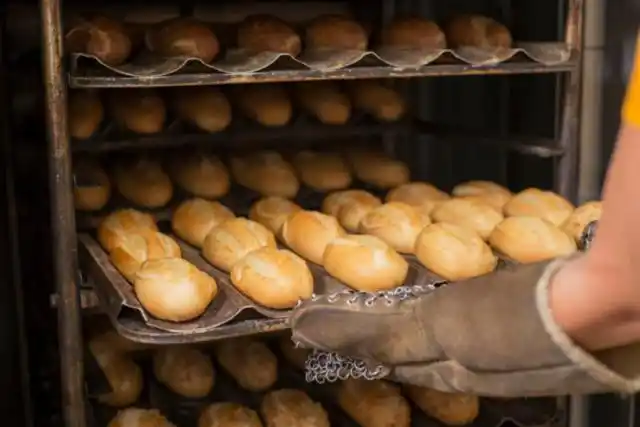 Los molinos no entregan harina por falta de precios y se paraliza la industria del pan