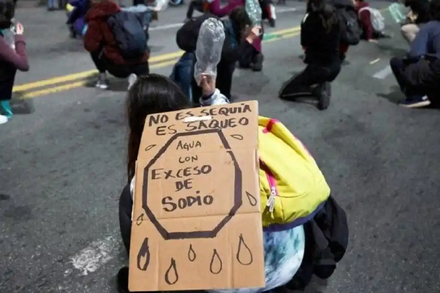 Exceso de sal y mates con agua mineral: el drama de Uruguay por la sequía