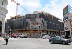 El Paseo del Banco, la obra eterna que se convirtió en postal de los festejos y la polémica