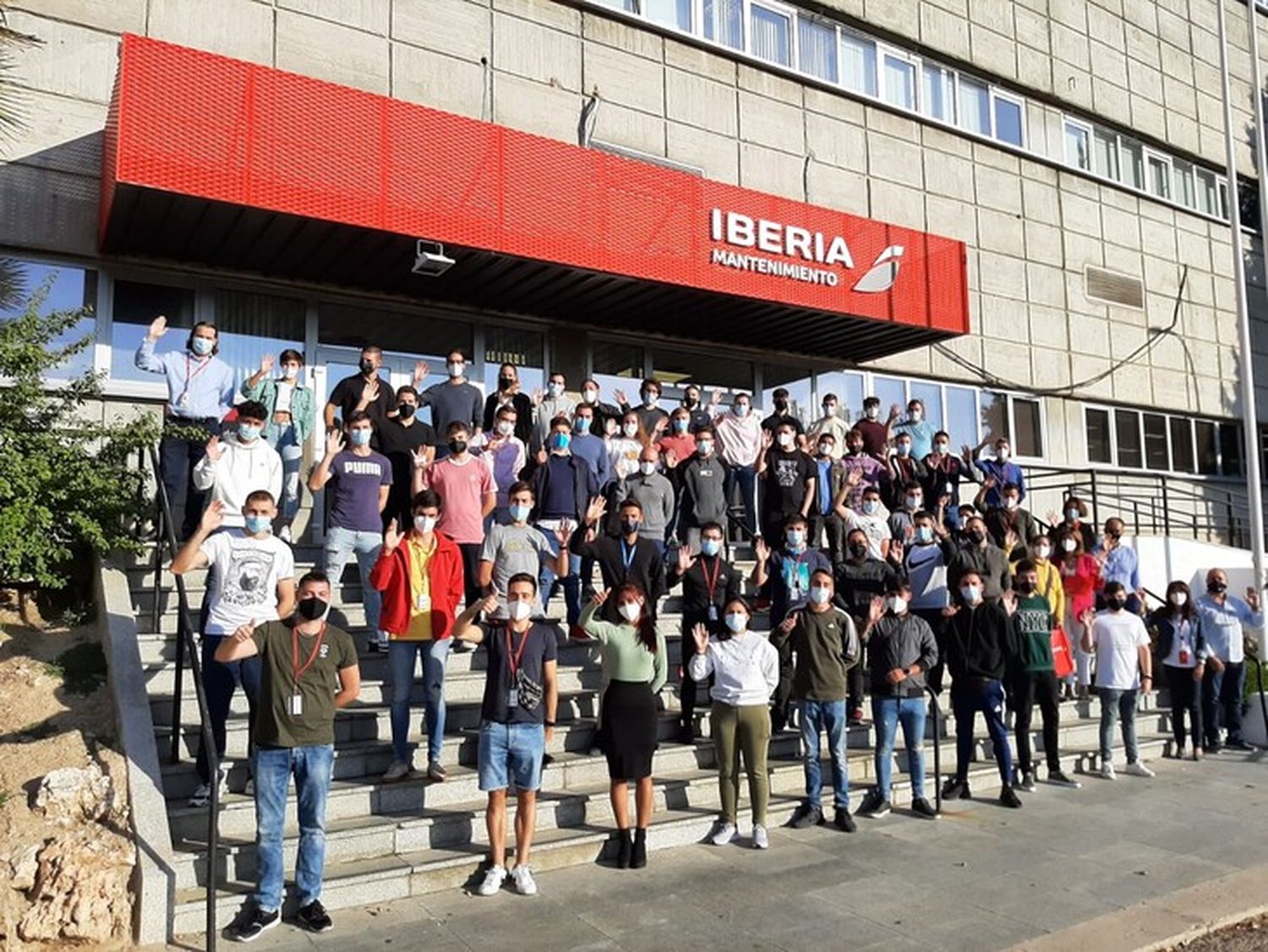 Iberia instruirá una nueva camada de alumnos de institutos de formación en aviónica y aeromecánica