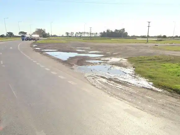Otro violento accidente en Ruta 10 y Autovía 19: un BMW despistó y terminó contra el guardarrail
