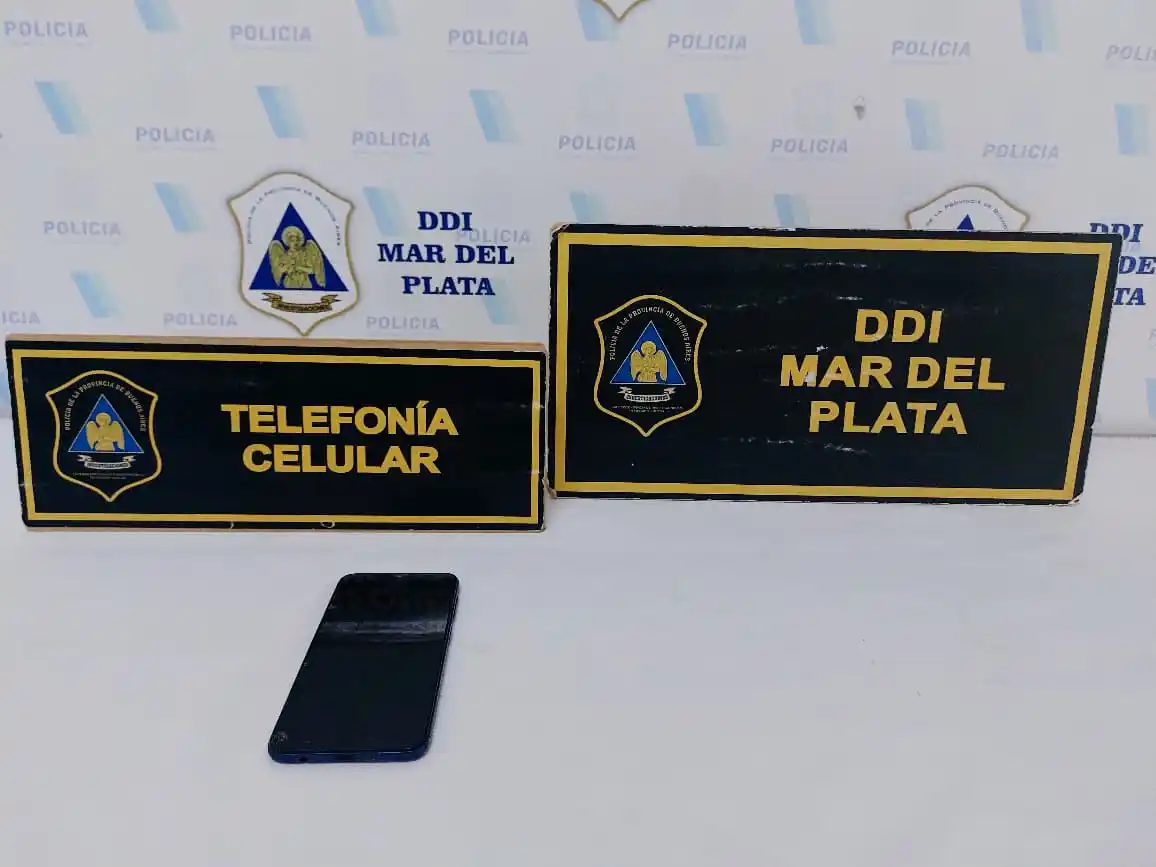 El segundo hecho denunciado tuvo lugar el 4 de mayo. De acuerdo a la investigación, el hombre volvió a comunicarse con la víctima mediante la misma red social para exigirle que retirara las denuncias en su contra.