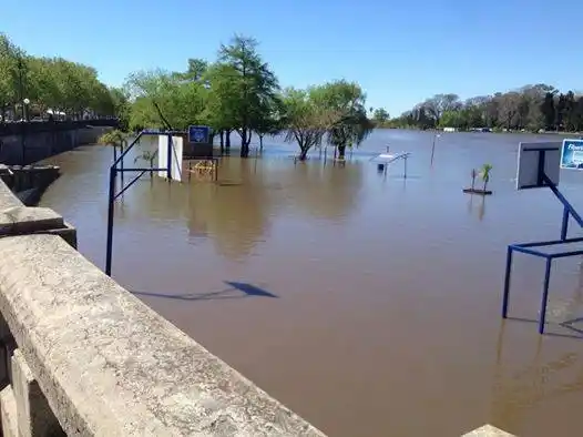 El río Gualeguaychú, a las 17,30, mide 3,22 mts.