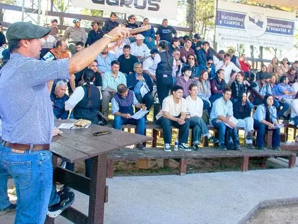 Éxito y celebración en el remate 25.º
aniversario de Cabañas Formoseñas Integradas