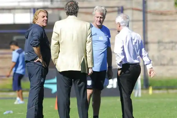Racing: Tras la reunión, la dirigencia confirmó a Merlo en su cargo