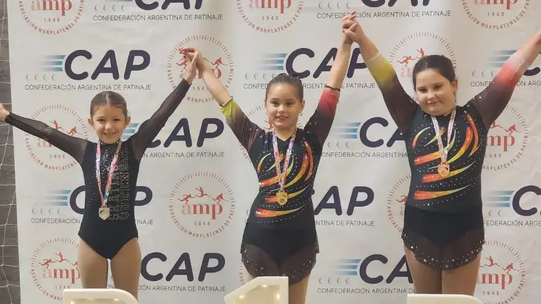 A la izquierda. Lupe Martínez en el segundo lugar de formativa 8 años