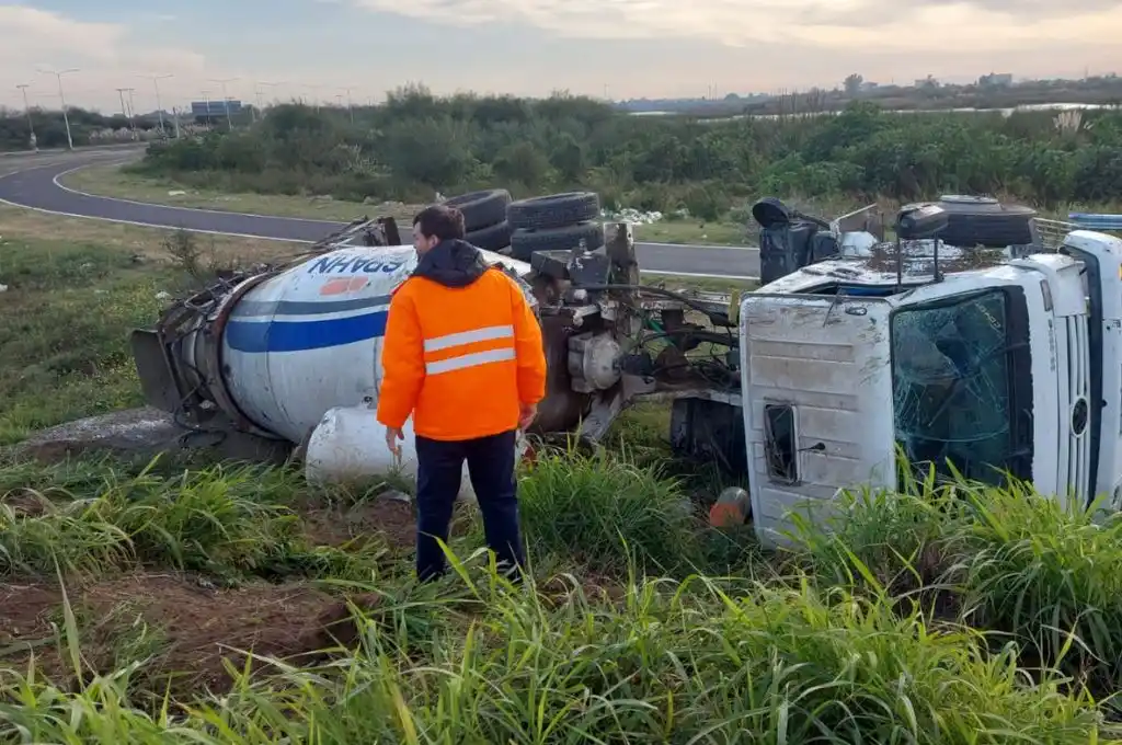 Se trata de un camión mezclador de hormigón.
