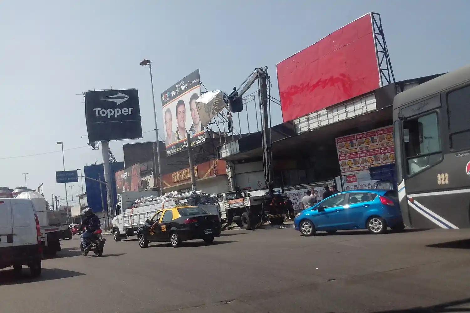 Publicistas denuncian presión de Espinoza en La Matanza: Roban carteles del Frente Renovador