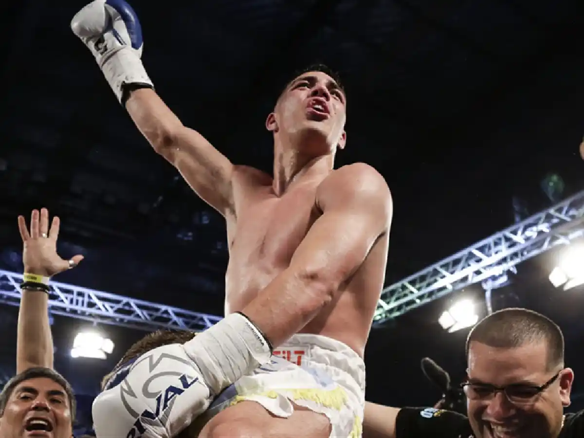 Castaño defiende su corona  mundial superwelter en París