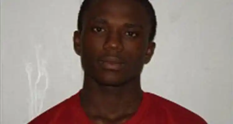 Repatrían un polizón nigeriano