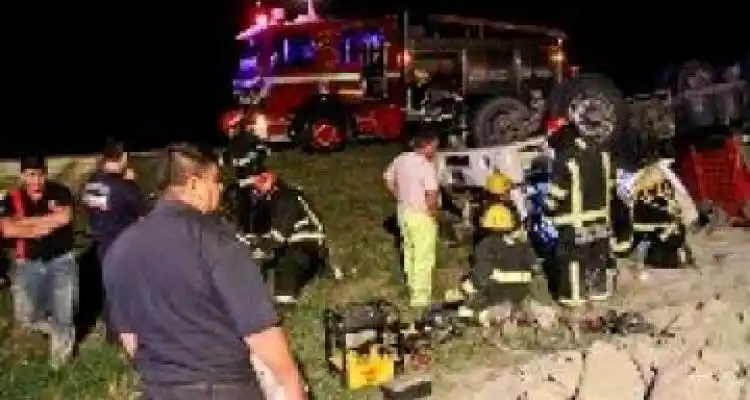 Volcó un camión en la Ruta 9, a la altura de Gobernador Castro