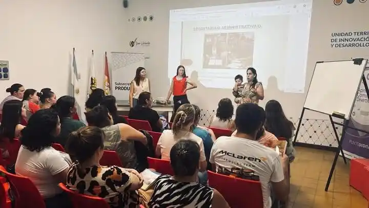 Comenzó el curso de Secretariado Administrativo en San Vicente con amplia convocatoria