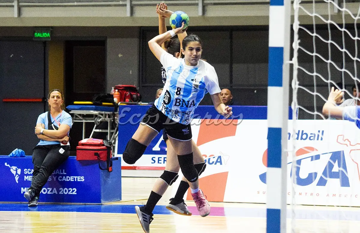 Con la camiseta de la Selección Argentina. La necochense Federika González