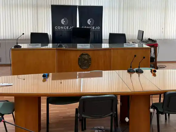 Silla vacía: la oposición afirma que Aversa elude respuestas sobre presuntos negocios incompatibles