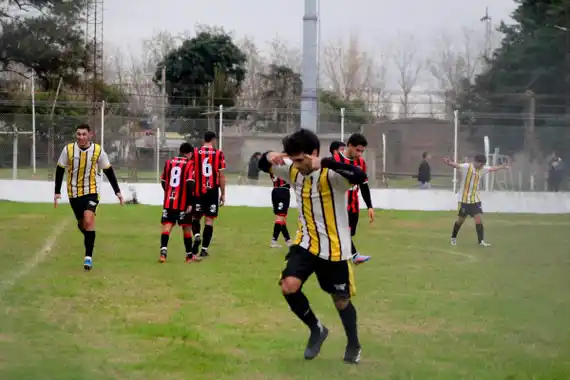 Torneo Oficial 2025
  Juventud goleó a Gualeguay Central y sigue prendido en la pelea