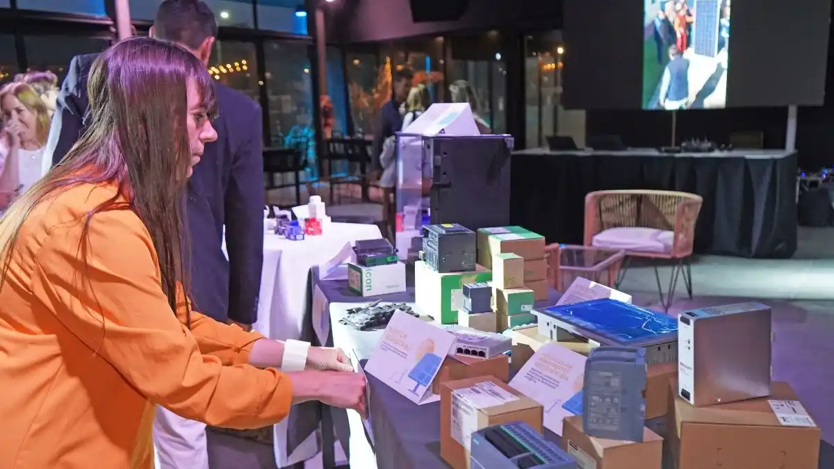 Presentaron equipamiento de energías renovables