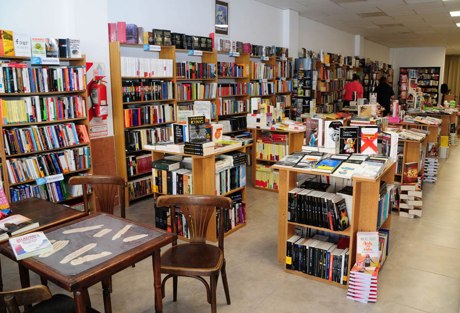 La presencia de Gabriela Exilart durante el aniversario de librería Alfa. Tandil Despierta