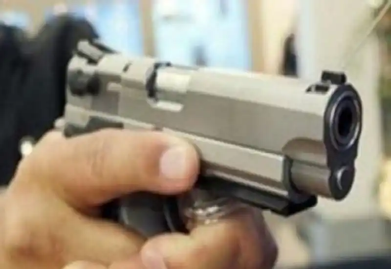 Ladrón solitario asaltó una tienda