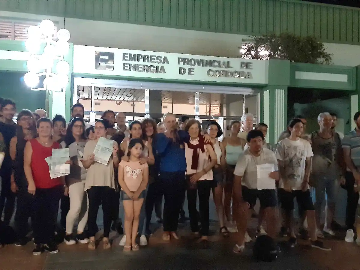 Vecinos marcharon contra los tarifazos de Epec